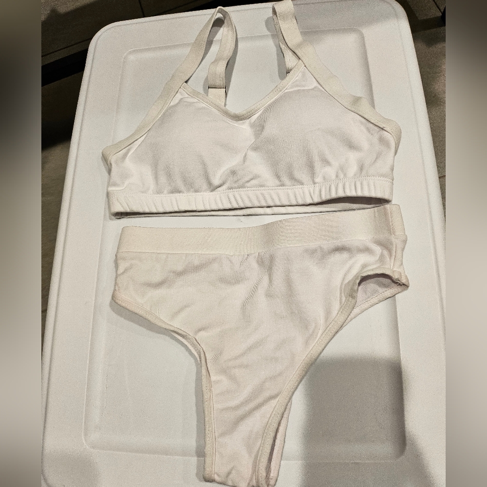 Unbranded medium white bikini swimsuit 2 piece - Picture 1 of 3